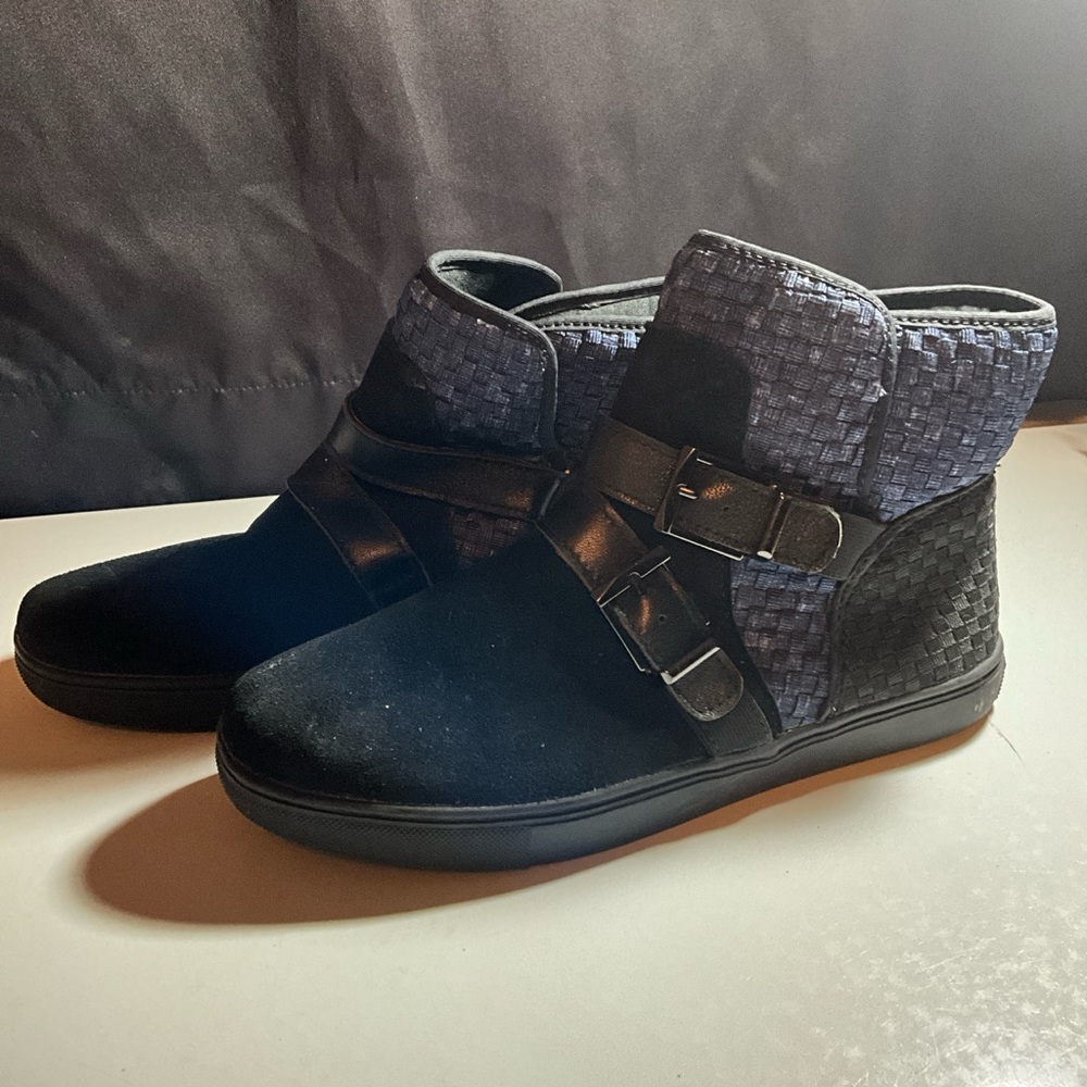 bernie mev. Black and Gray Winter Boots Stylish and Durable